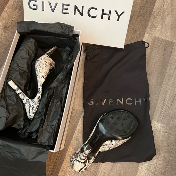 NWT Givenchy sandals - Picture 3 of 5